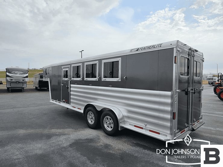 2024-featherlite-9600-74pt-4-h-gooseneck-horse-trailer-image-7