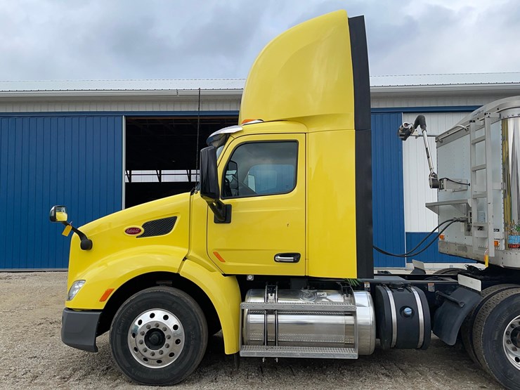 2017-peterbilt-579-image-5
