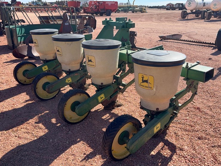 john-deere-corn-planter-image-4