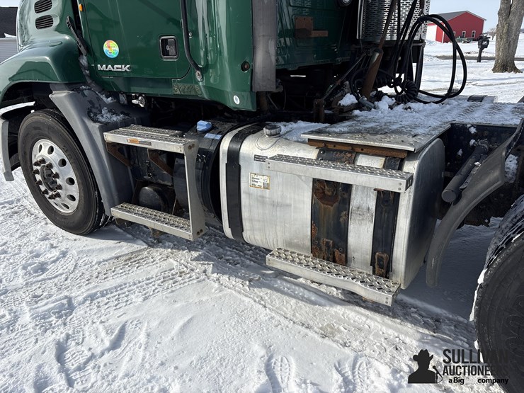 2014-mack-pinnacle-cxu613-image-15