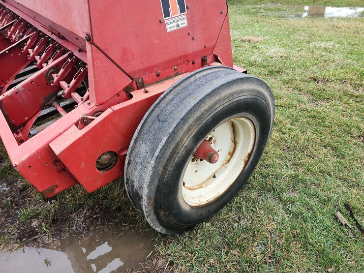 tag-#149,-ih-500-grain-drill-image-3