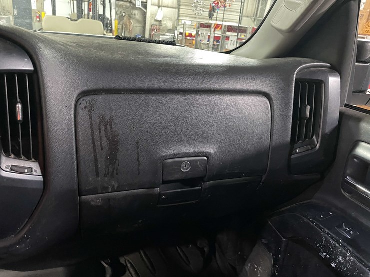 2015-chevrolet-silverado-2500hd-image-15