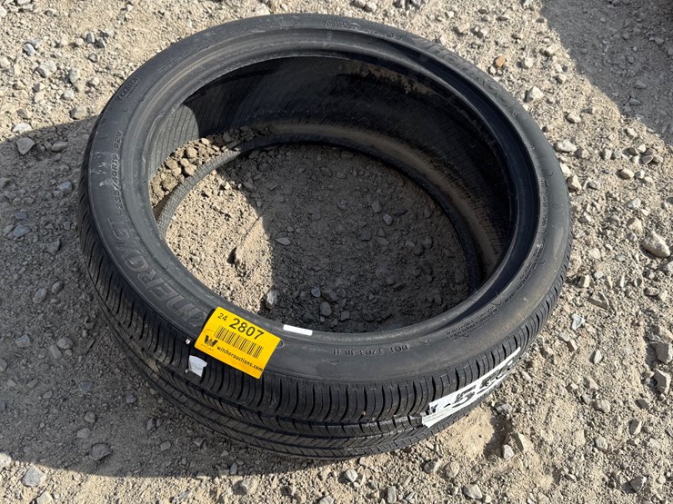 #2807-•-(1)-235/40r19-tire-inv#-2807-image-4