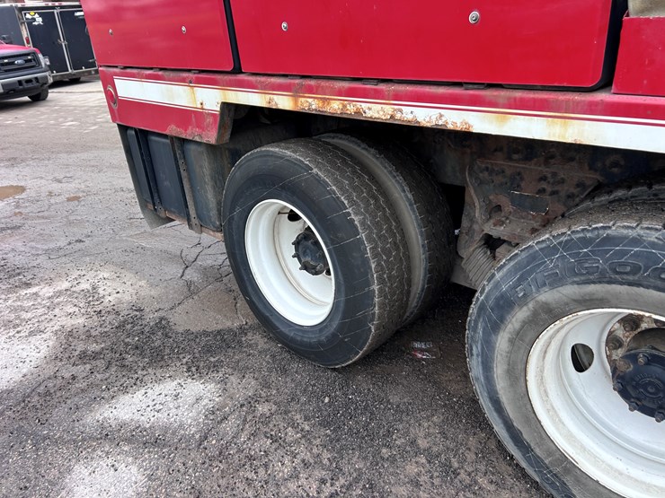 #1690-•-2013-international-7500-6x4-hydro-excavation-truck-image-33