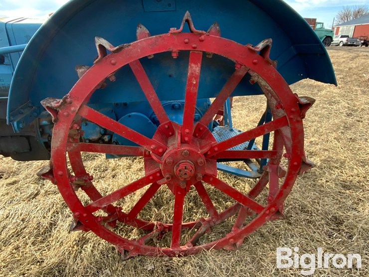 1930-case-cc-2wd-tractor-image-19