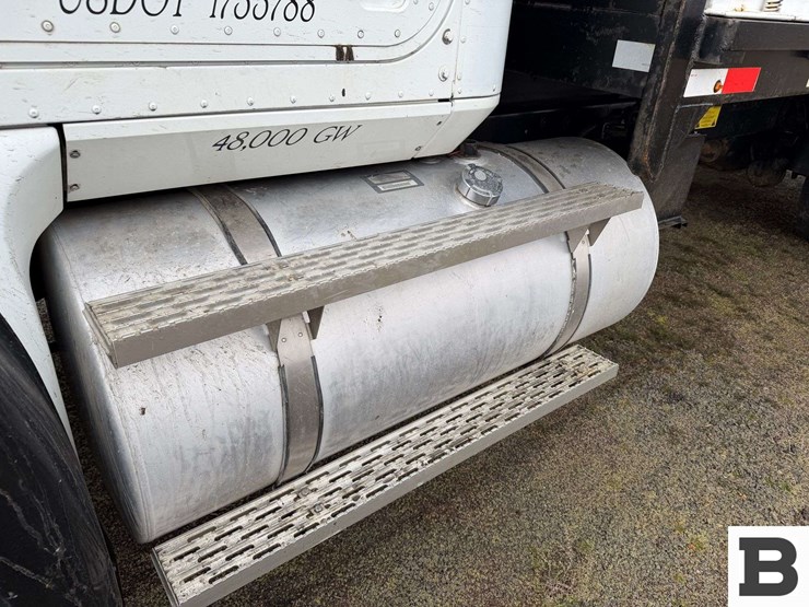 2001-international-9200-image-24