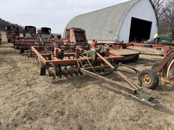 brillion-7-shank-chisel-plow-image-1