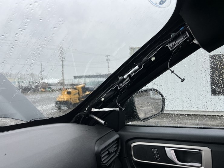 2023-ford-explorer-image-36