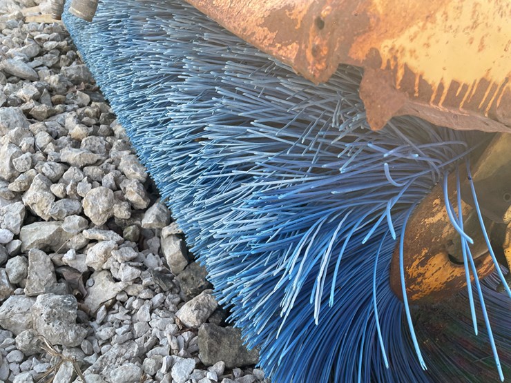 #6099-•-universal-mount-6'-mb-sweeper-image-9