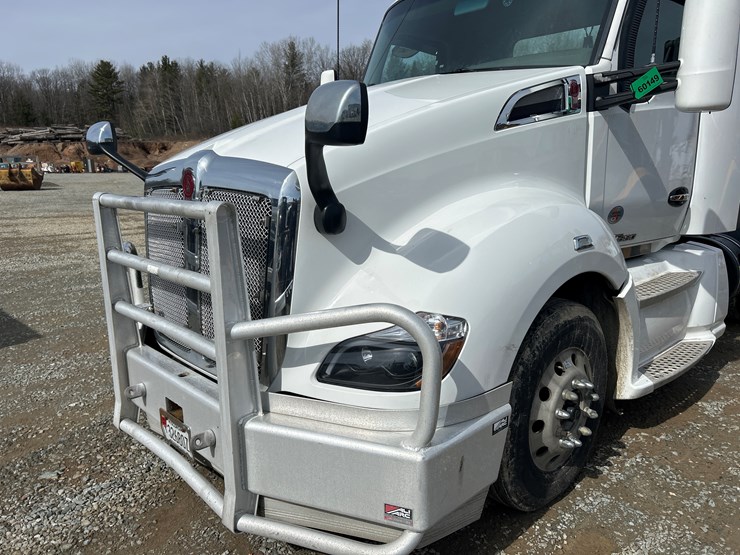 2017-kenworth-t680-image-9