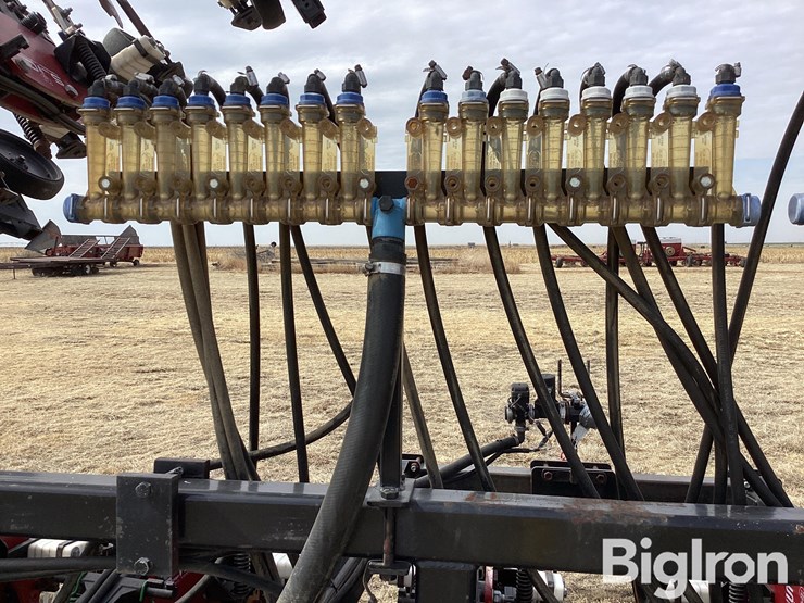 strip-cat-16r30-strip-till-machine-image-9