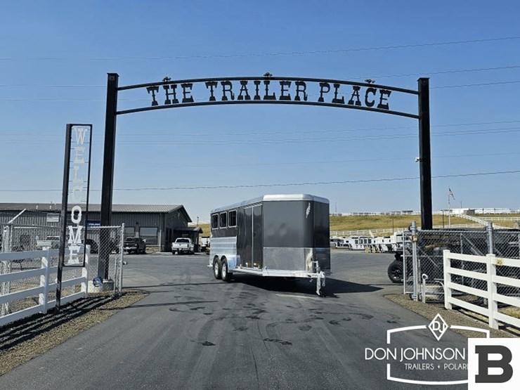 2024-featherlite-9400-73pt-3-h-horse-trailer-image-2