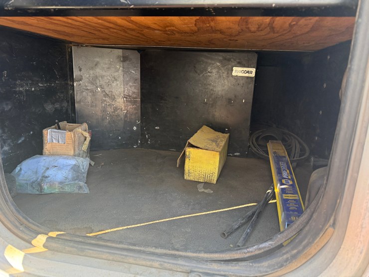 1993-peterbilt-377-image-46