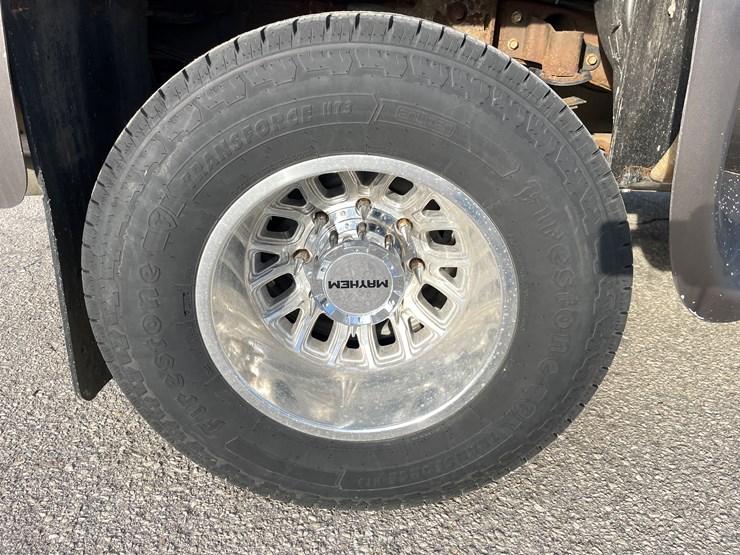 2012-chevrolet-3500hd-image-32