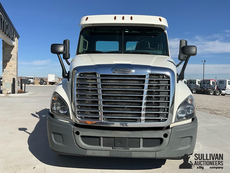 2018-freightliner-cascadia-125-image-2