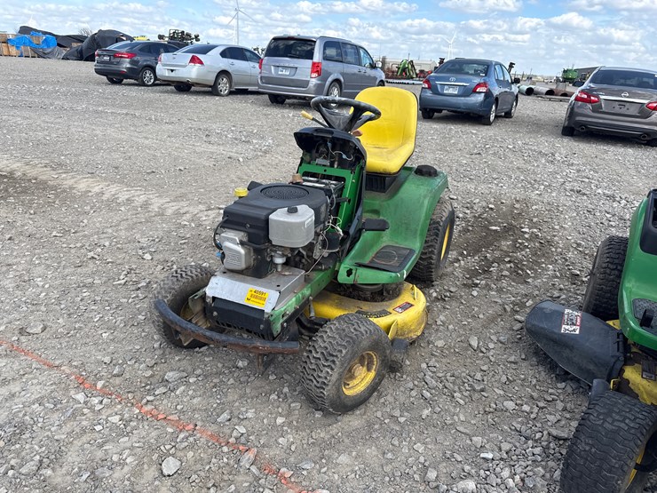 john-deere-lt160-image-1