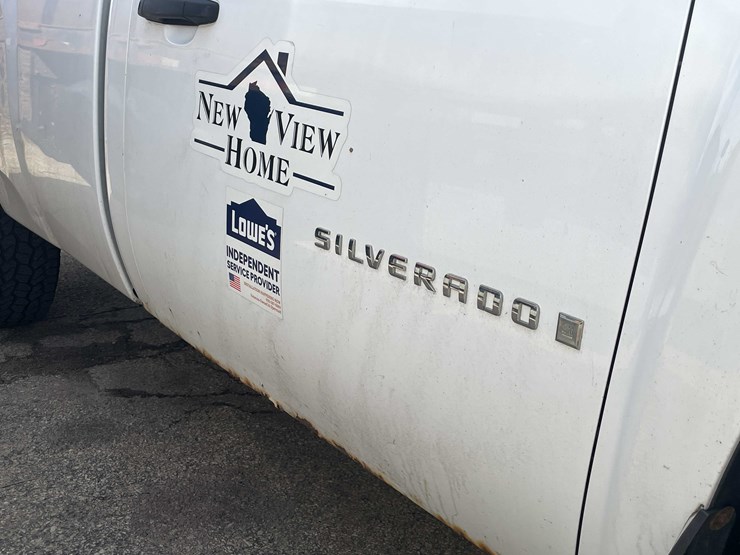 #1429-•-2008-white-chevy-silverado-(has-wi-title)-(of)-image-12