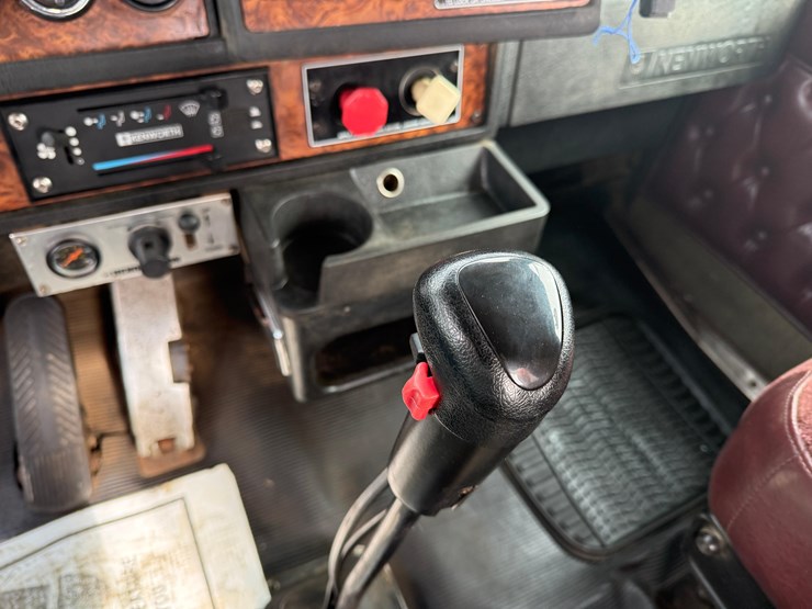 2000-kenworth-w900-image-32