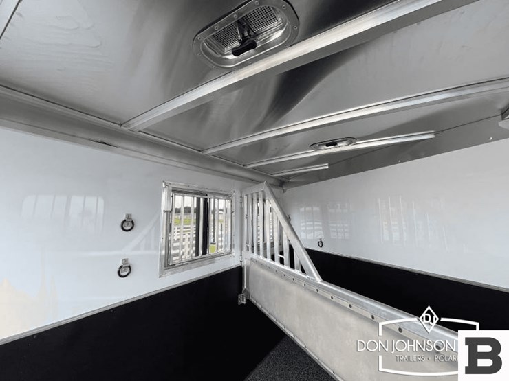 2024-featherlite-9400-72pt-2-h-horse-trailer-image-17