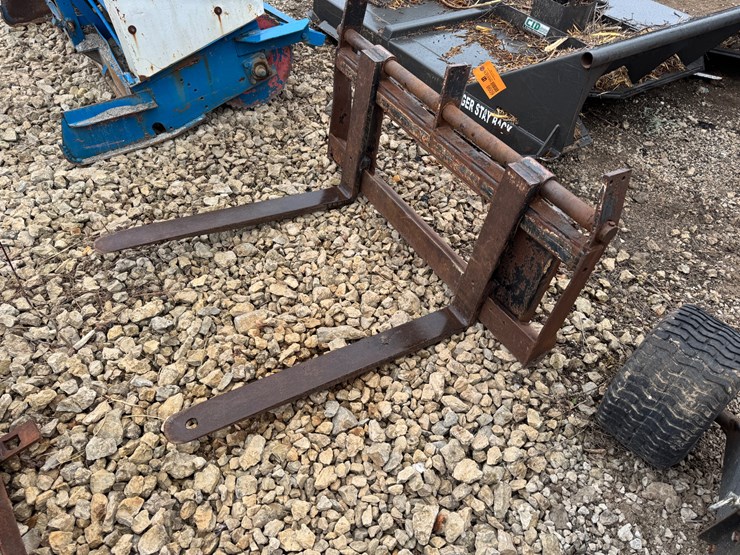 #6098-•-universal-mount-extra-wide-pallet-forks-image-5