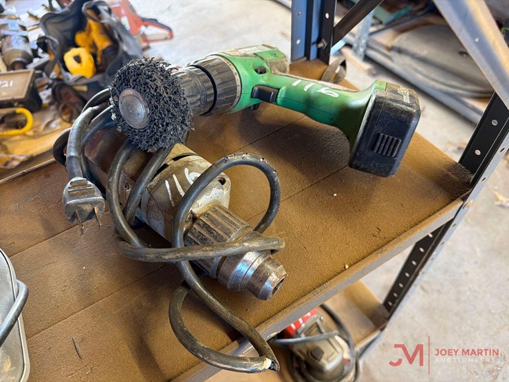 hitachi-ds-12dvf-12v-cordless-drill-&-milwaukee-electric-drill-image-1