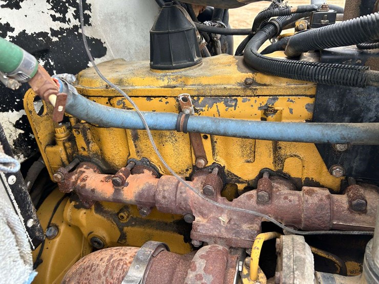 2001-peterbilt-330-image-45