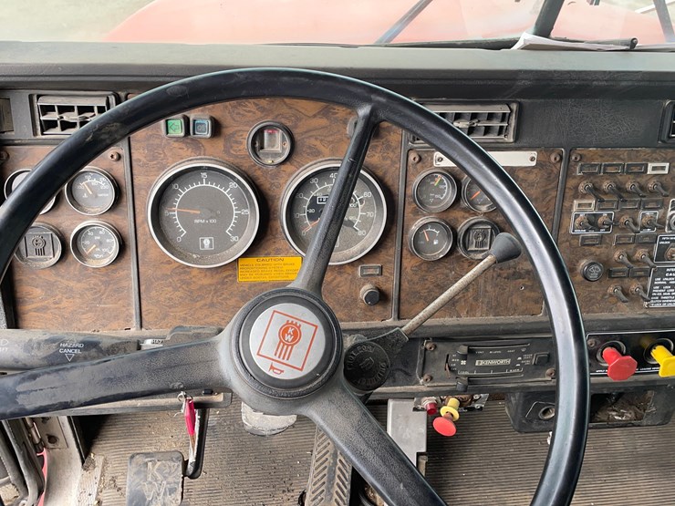 tag-#145,-1995-kenworth-tandem-tender-truck-image-23