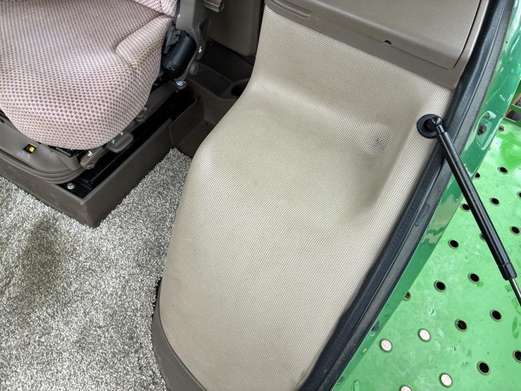 2015-john-deere-r4038-image-77