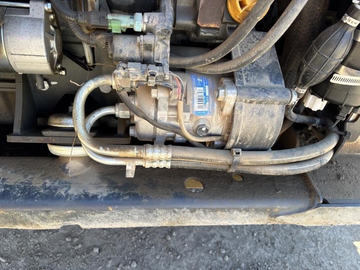 2018-bobcat-s550-image-40