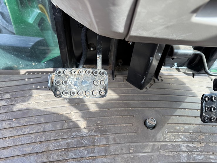 2024-john-deere-5130m-image-32