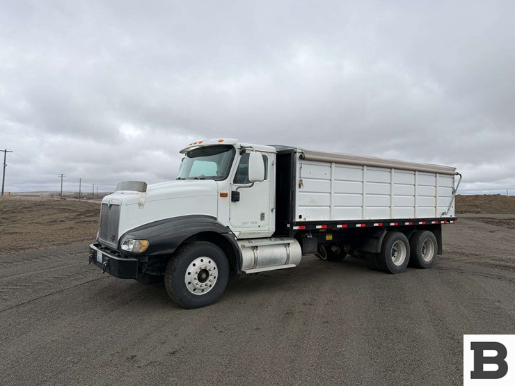 2001-international-9200-image-1