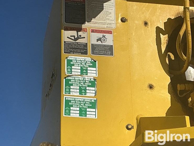 2009-freightliner-m2-106-image-12