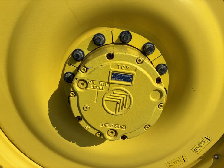 2022-john-deere-600r-image-49