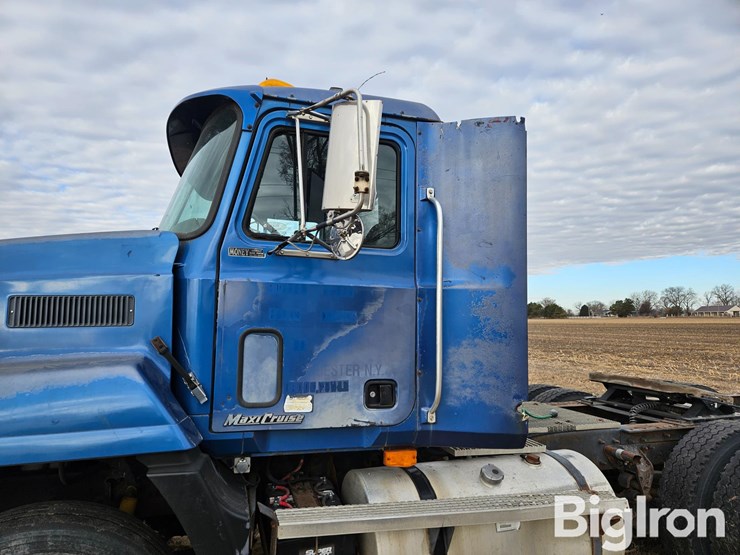 2000-mack-ch613-image-17