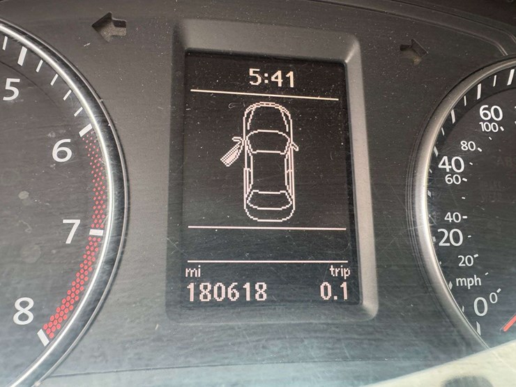 2013-volkswagen-passat-se-4-door-sedan---180,168-miles-image-25