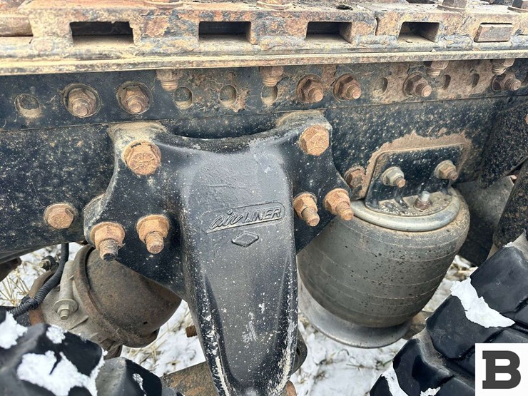 1999-freightliner-fld120-image-60