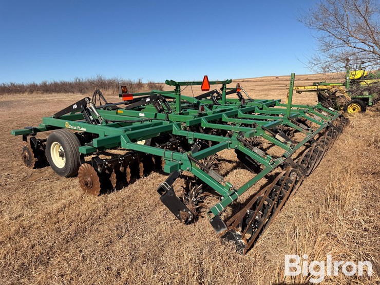 great-plains-2400tt-image-5