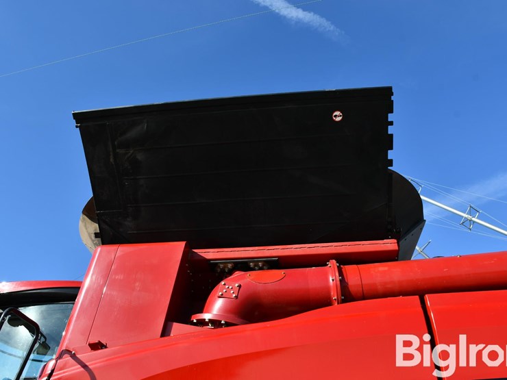 2017-case-ih-8240-image-19