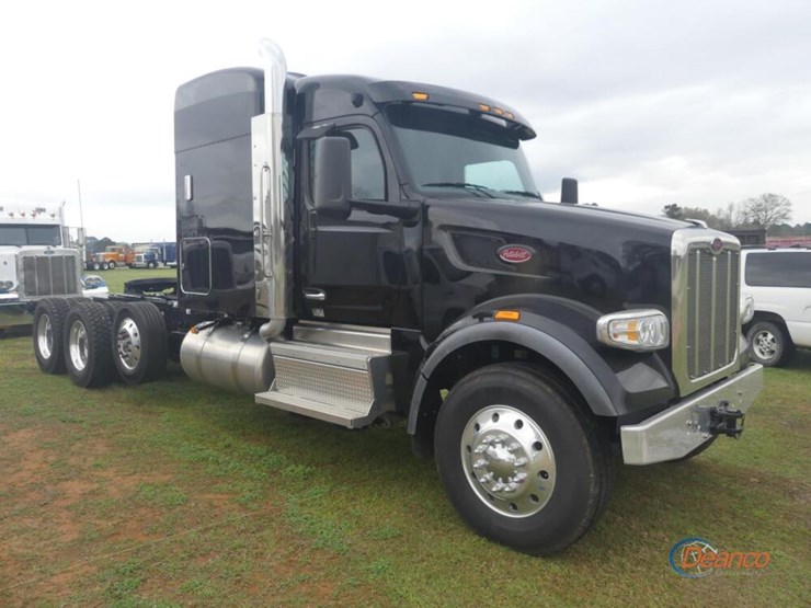 2025-peterbilt-567-image-1