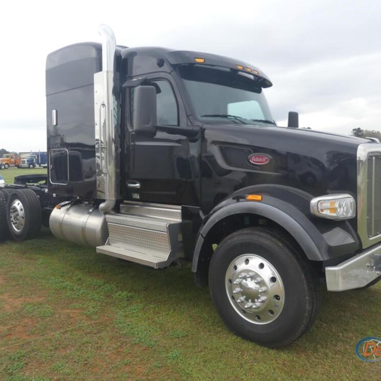 2025 PETERBILT 567