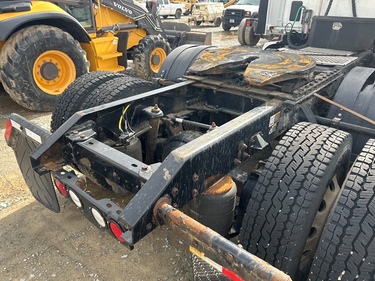 2017-kenworth-t680-image-22