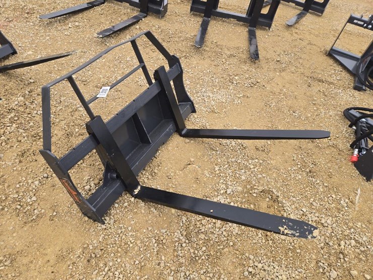 #8102-•-new-landhonor-mini-skid-steer-pallet-forks-image-1