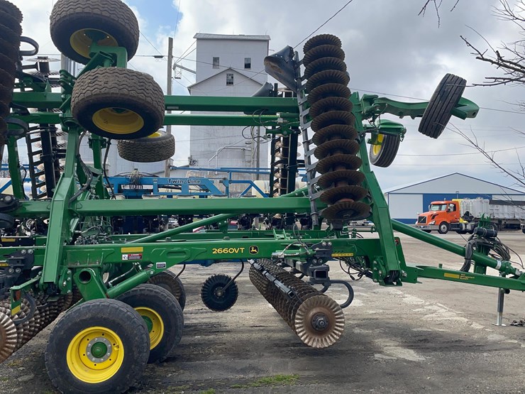 2022-john-deere-2660vt-image-12