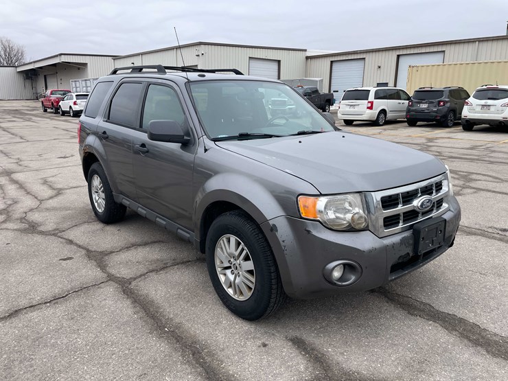 2011-ford-escape-image-3