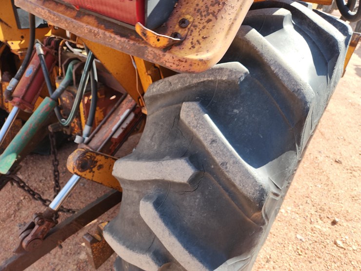 case-380-roadrunner-tractor-with-case-436-loader-image-20