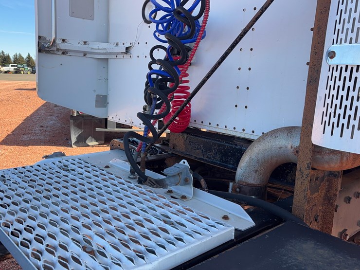 1993-peterbilt-377-image-101