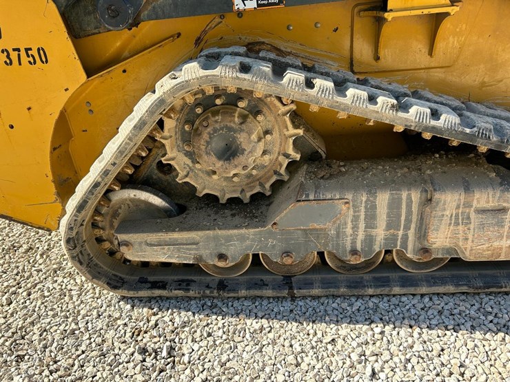 2019-deere-317g-image-14