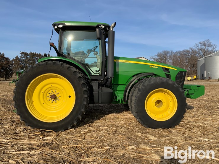 2010-john-deere-8320r-image-4