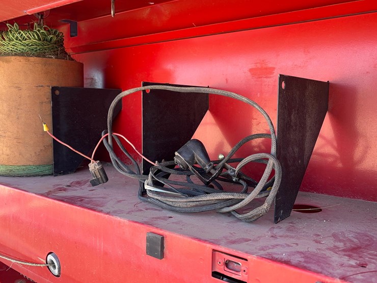 new-holland-688-image-12