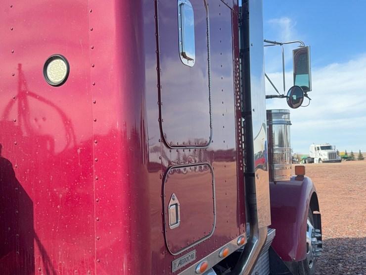 2004-kenworth-w900-image-35